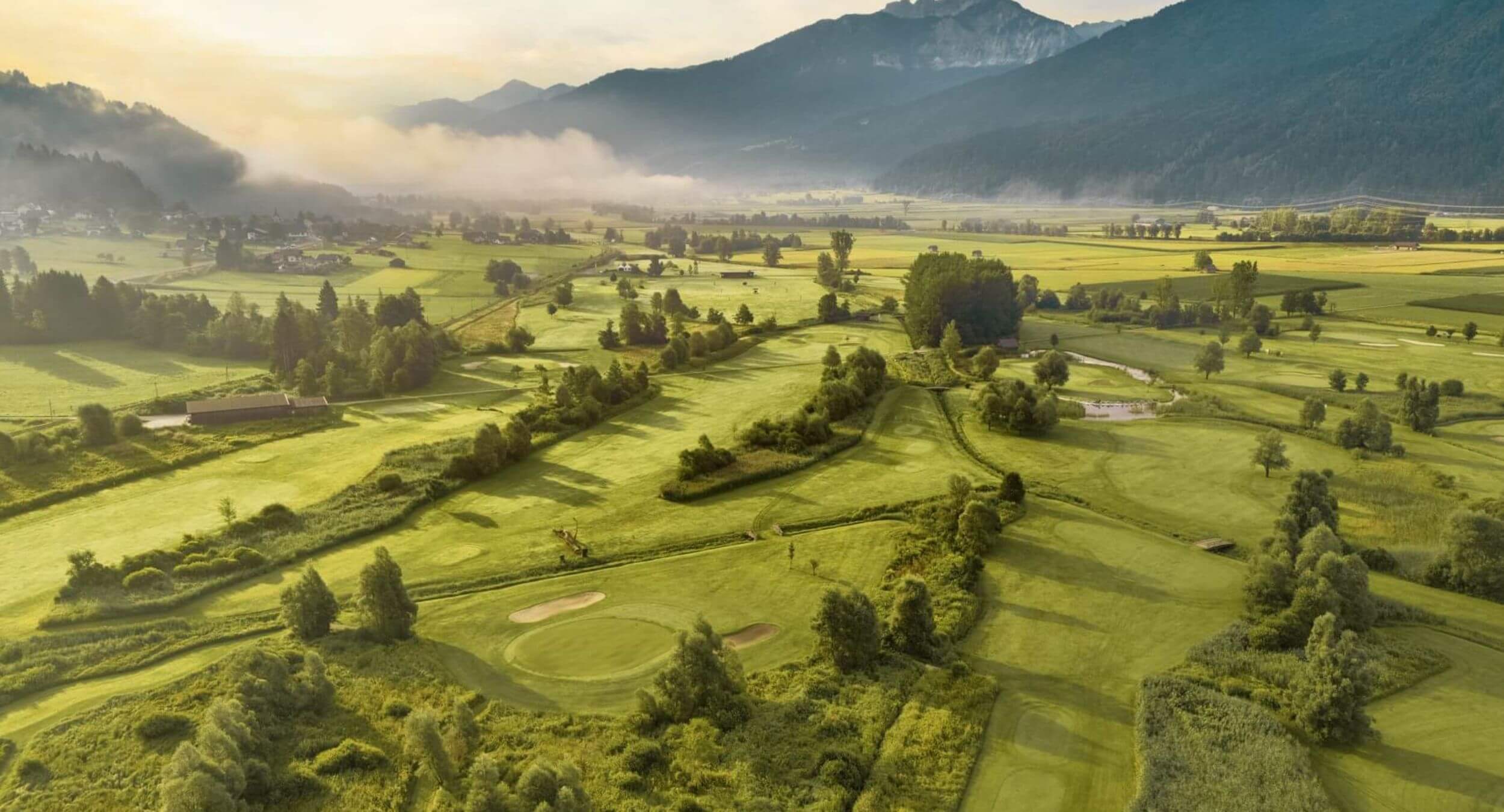 Vogelperspektive des Golf Clubs Nassfeld